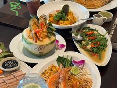 -Chom Cafe and Restaurant