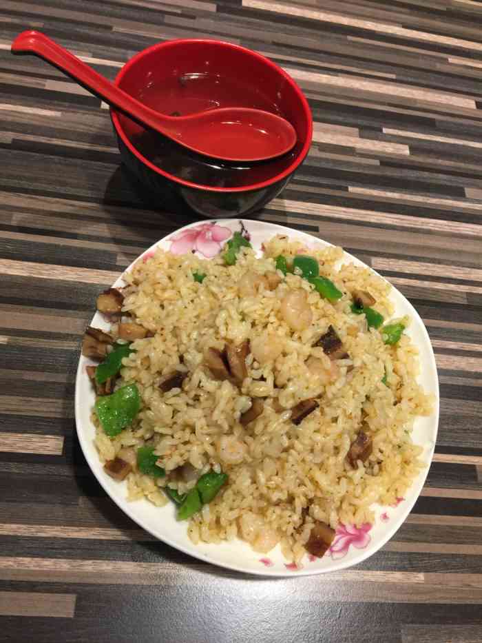 牛肚炒饭味道不错,再加个鸭腿管饱