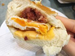 招牌咸牛肉芝士猪仔包-华嫂冰室(尖沙咀店)
