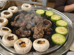 -围炉肉舍•炭烤活鳗•丹东海鲜烤肉(步行街店)