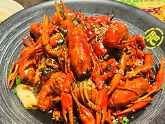 -肥肥虾庄·金牌油焖大虾(汉街SKP店)
