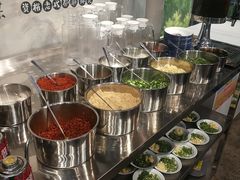 自助调料区-马路边边串串香(一匡街店)