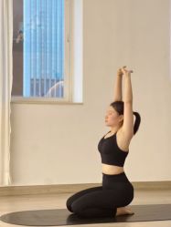 -闺蜜瑜伽·普拉提女性塑形馆