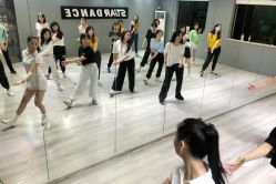 -STAR舞蹈工作室