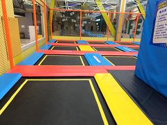 -爱蹦iBOON蹦床运动馆(江汉店)