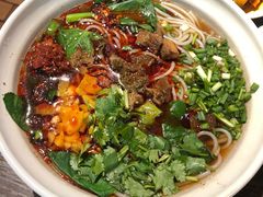 -爆炸头阿姨小四川正宗川味小吃(无任何分店)