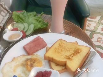 现在出门真的很少再住青旅，几乎是没有这样的机会