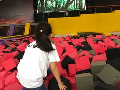 -嘿哟动霸CHUA·新潮玩运动娱乐中心·蹦床滑冰团建乐园