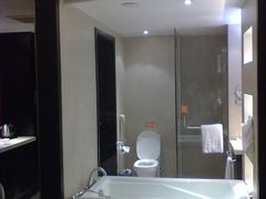 豪华大床房厕所-杭州西湖桔子水晶酒店