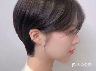 在好看妆容的衬托下五官看起来更加立体上镜