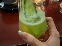 -毛毛虫酒吧
