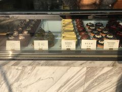 -UNI UNI(环亚凯瑟琳店)