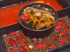 -老牌坊云南鱼豆花火锅(哈西万达店)