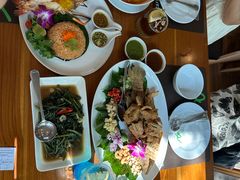-Chom Cafe and Restaurant