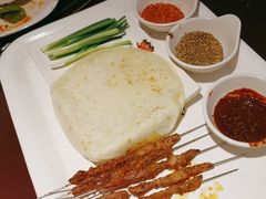 -三个大叔烤羊肉串·歌手驻唱·碳烤鲜肉(西三旗店)