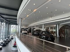 -成都中升之星奔驰4S店