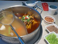 牛腩鸳鸯锅-左庭右院鲜牛肉火锅(浦江欢乐颂店)