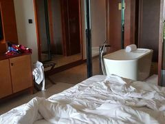 -三亚湾海居铂尔曼度假酒店