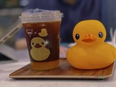 鸭鸭美式+马卡龙套餐-Manner Coffee(徐汇滨江店)