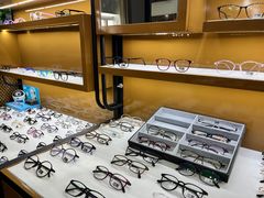 -罗伯特眼镜·蔡司官方授权(罗湖国贸店)