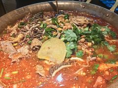 -张翻越·川渝冒菜·武汉黑鸭煲(城北万象城店)