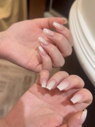 -花岐款式专研健康美甲沙龙