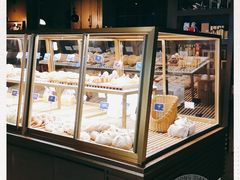 面包甜点陈列柜-黑草莓(重庆路店)