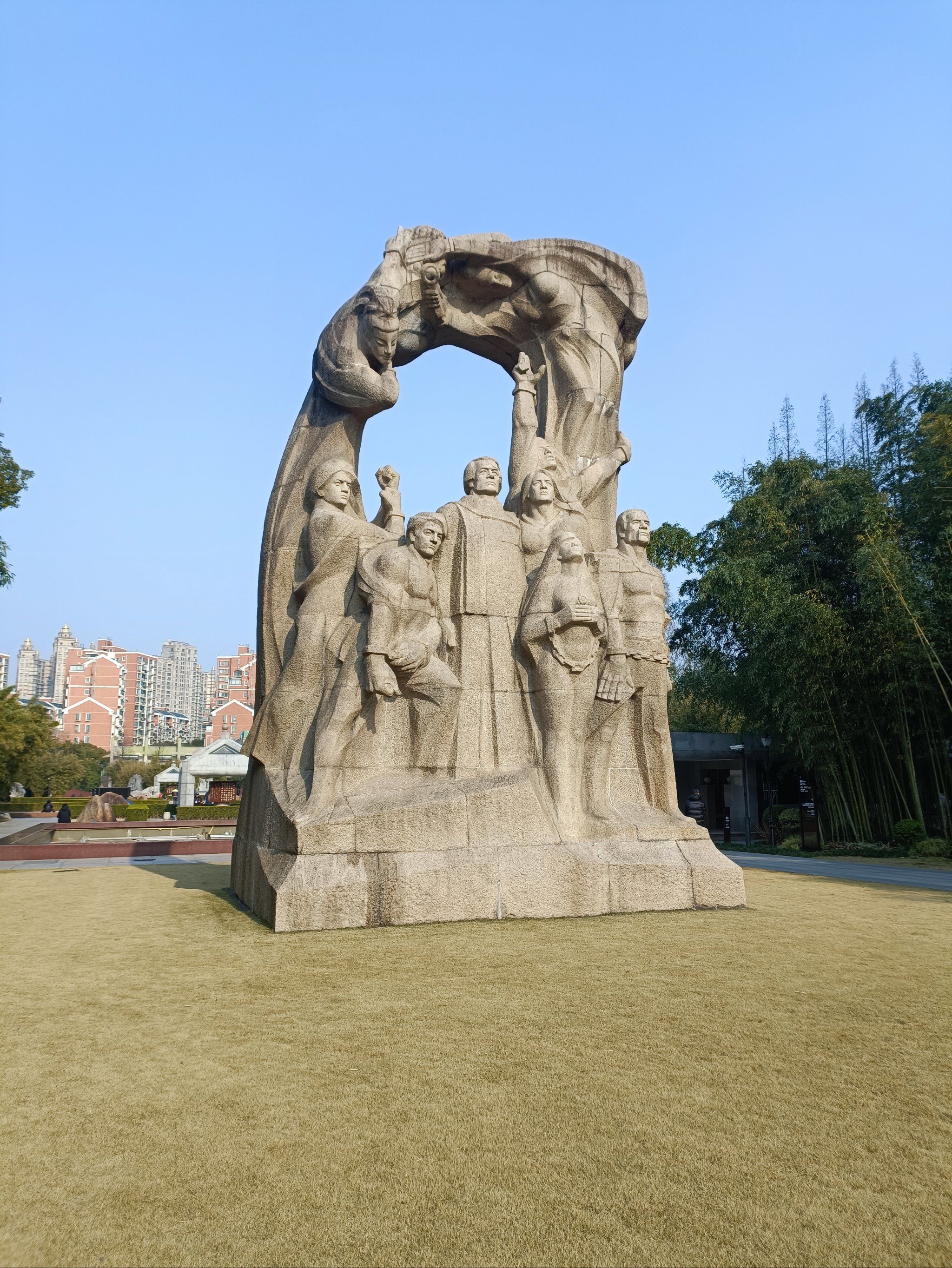 无意中到龙华烈士陵园