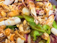铁板海味三鲜-小船渔村•大连菜•大连焖鱼(明泽街店)