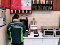 -全家便利店(江湾镇站店)