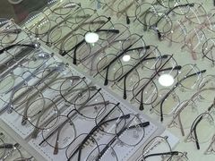 -三叶眼镜城批发市场(上海火车站店)