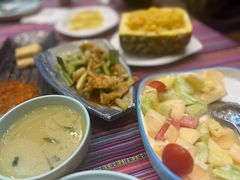 -香巴拉云南餐厅(华莱坞店)