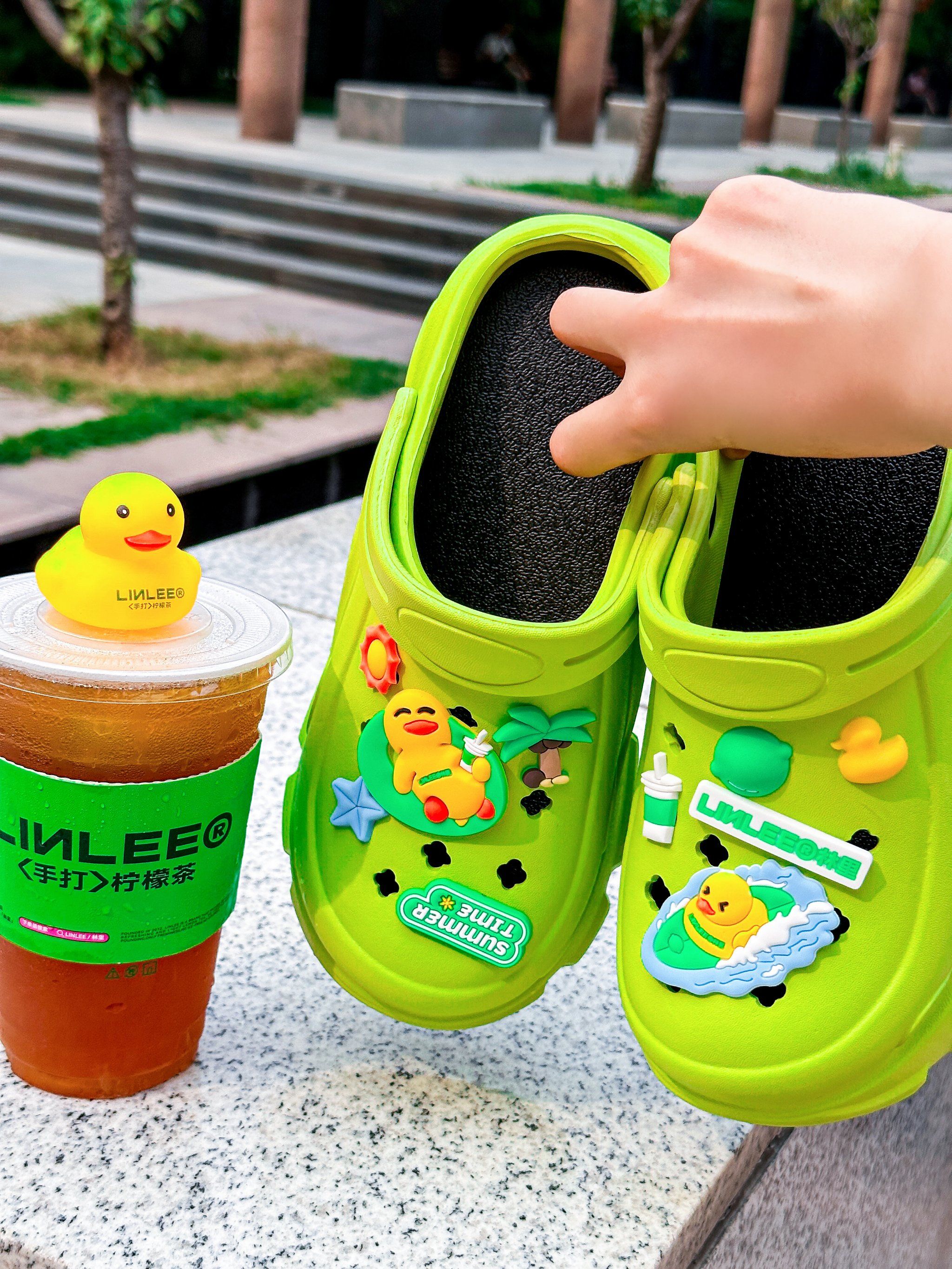 75北京终于有了-荧光绿林里洞洞鞋 快买90