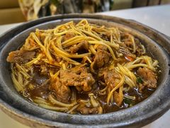 沙爹金菇肥牛煲-香港新发烧腊茶餐厅(书城店)