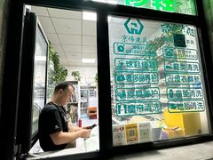 -京伟修鞋洗鞋奢侈品皮具护理店