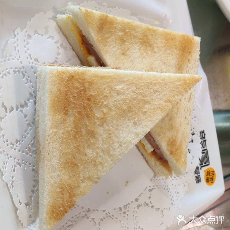 店位置很好，就在首义汇一楼，仟吉蛋糕店的旁边