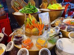 沙拉-松山湖凯悦酒店·Café自助餐厅·周末火舞秀表演