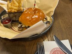 -BOURBON 玻本美式餐厅酒吧(虹桥新天地店)