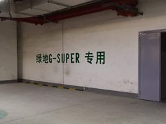 -绿地缤纷城-停车场