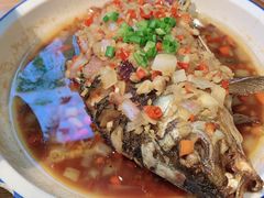香煎鲫鱼-费大厨辣椒炒肉(万家丽一店)