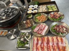 -围炉肉舍•炭烤活鳗•丹东海鲜烤肉(步行街店)