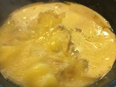 浓厚原只鸡煲花胶汤-鲜入围煮花胶鸡海鲜火锅