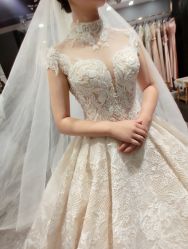 -艾米丽婚纱礼服