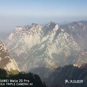 我们是自驾游到华山旅游区，停车场那边有各种说自己是导