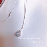 款式：中间主石是海蓝宝石，外面一圈钻石