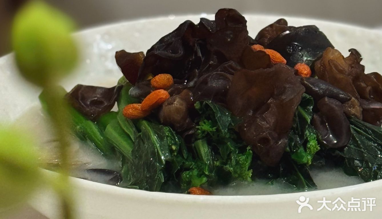 知粵賞味，以盤中風物，氤氳粵饌況味。