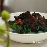 知粵賞味，以盤中風物，氤氳粵饌況味。