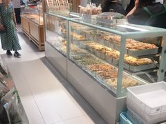 面包甜点陈列柜-采芝斋(延安路店)