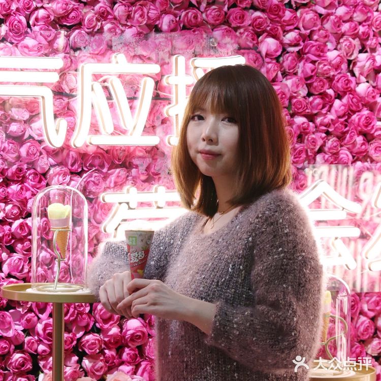 可爱多x奈雪的茶联名开了家花店?