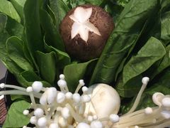 -虾弄弄海派小龙虾·牛羊蝎子火锅